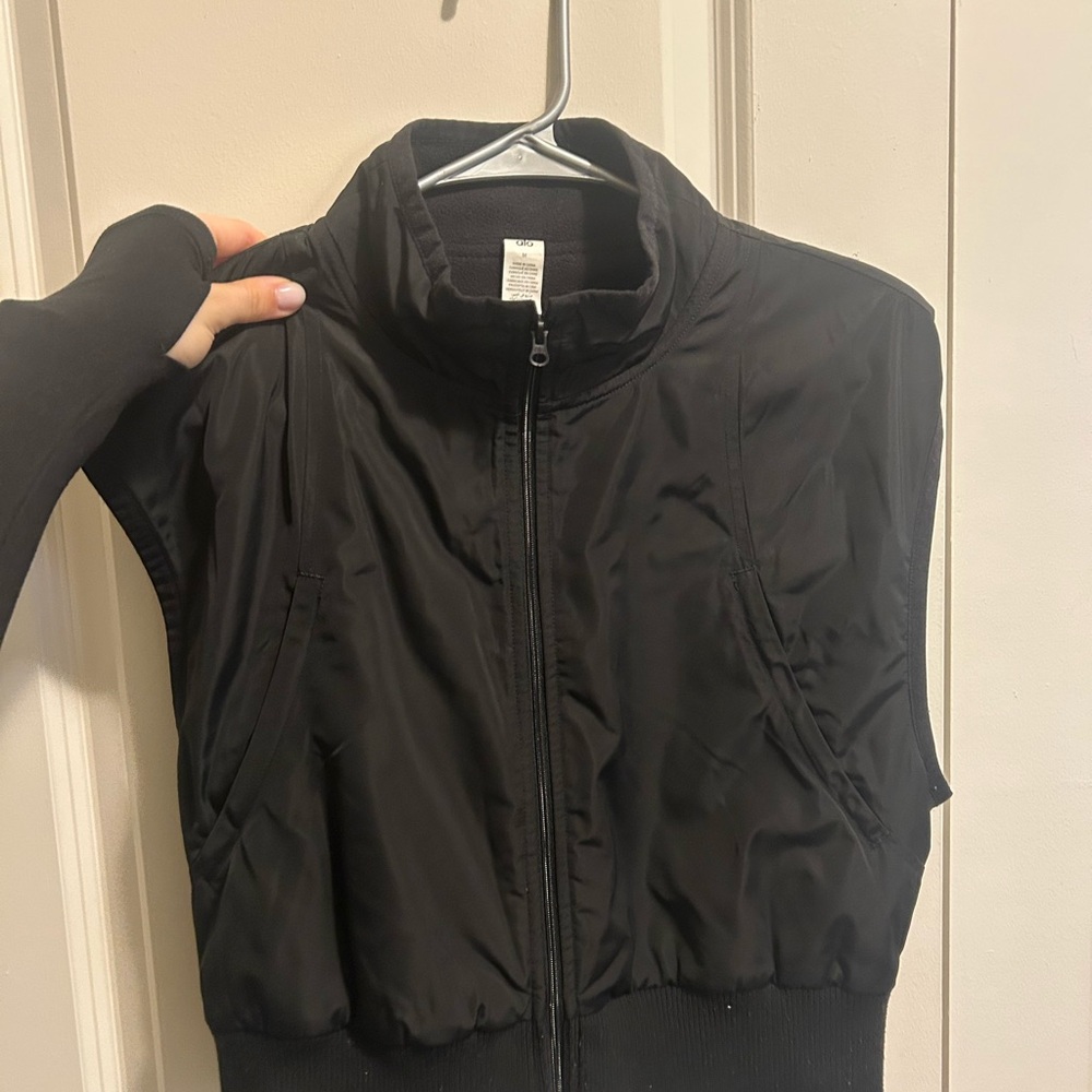 ALO YOGA in motion vest size M - Picture 3 of 5